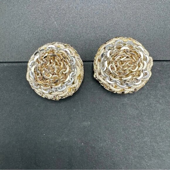 Vintage Three Tone Metal Chain Dome Earrings - Clip On - Picture 12 of 13